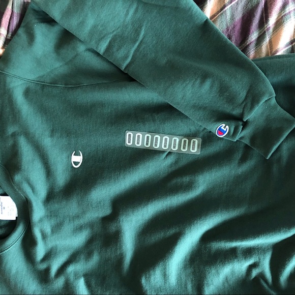 SOLD Dark Green Champion Crewneck - Picture 4 of 5